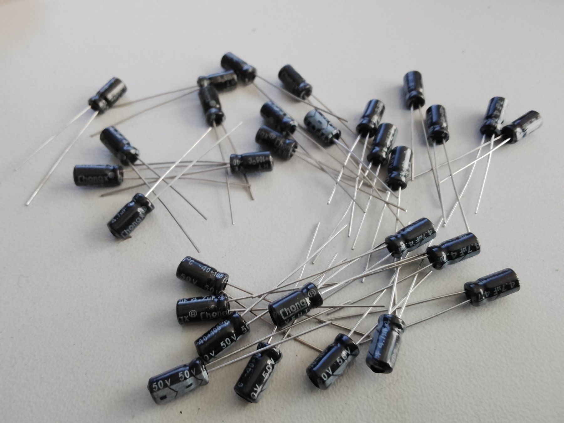 Elektronikbauteile: Elektrolyt Kondensator 4.7uF 50V 5Stk – Neu (gemäss Beschreibung) aus Luzern von Salefactory