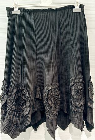 Schwarzer DESIGN Rock, Plissee, Gr. 44 Rosen, elegant