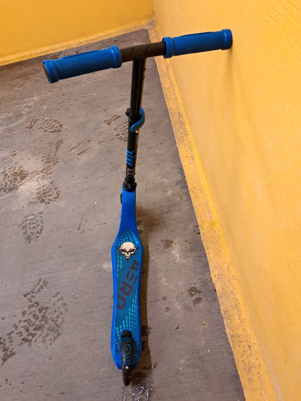 Veicoli per bambini: Aero C1 Tretroller, Kindertrotti, Roller mit LED Rädern – Usato da Duebendorf venduto da Mauxus 3