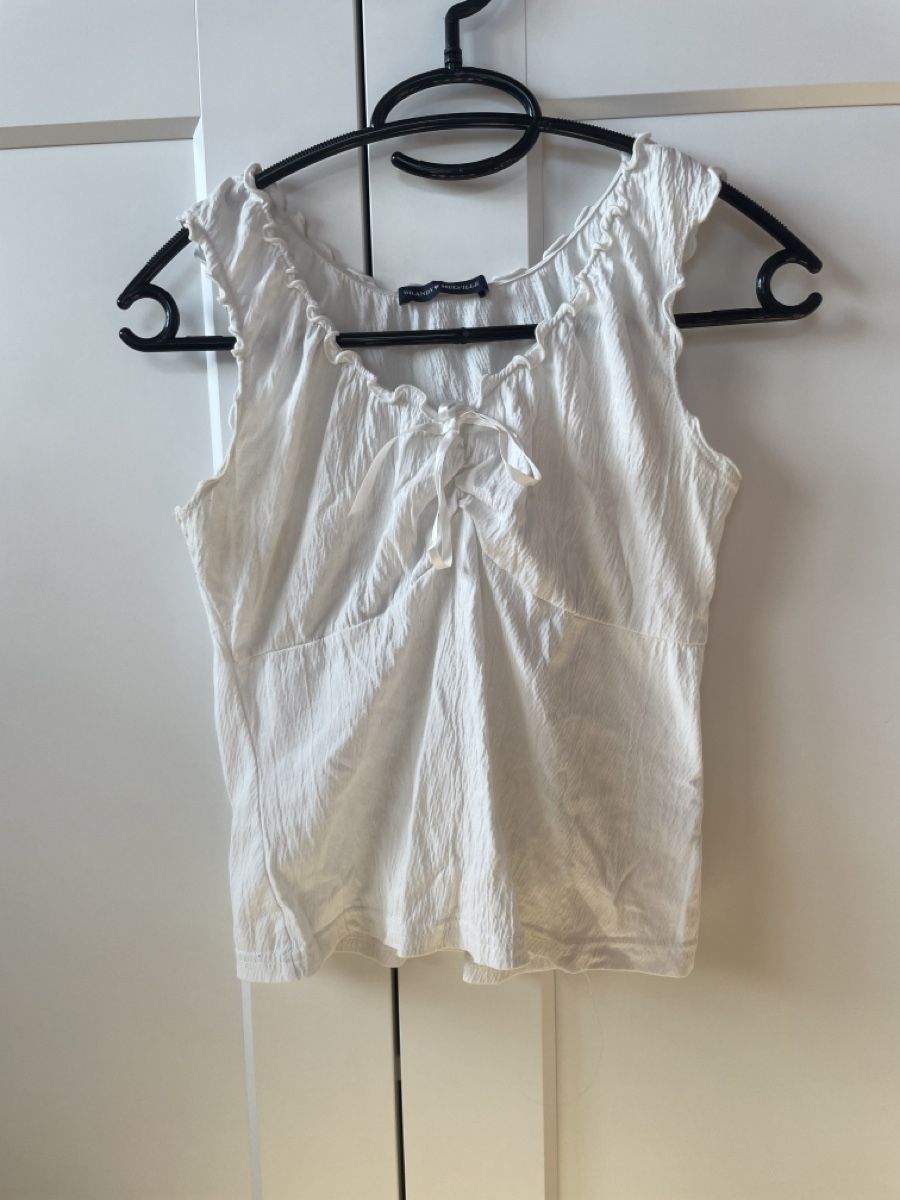 Brandy Melville Camicette: Brandy Melville Ruffle Top weiss – Usato da Salez venduto da jum_zx7w