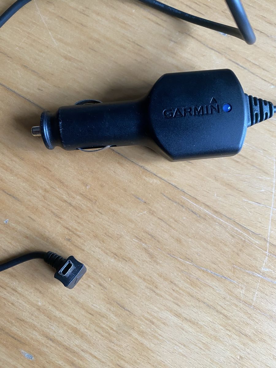 Caricabatterie: Garmin TA20 KFZ-Ladegerät - – Usato da Bronschhofen venduto da Tarzanspyder