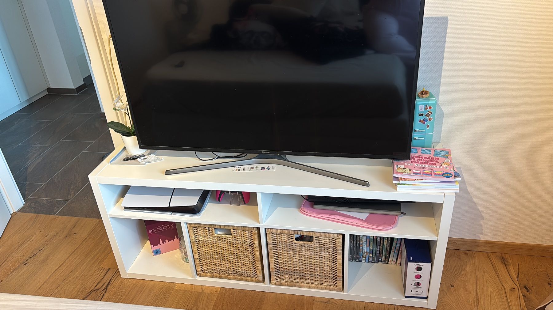 Ikea TV Möbel: TV Fernsehmöbel IKEA – Gebraucht aus Seftigen von noe_5vrp