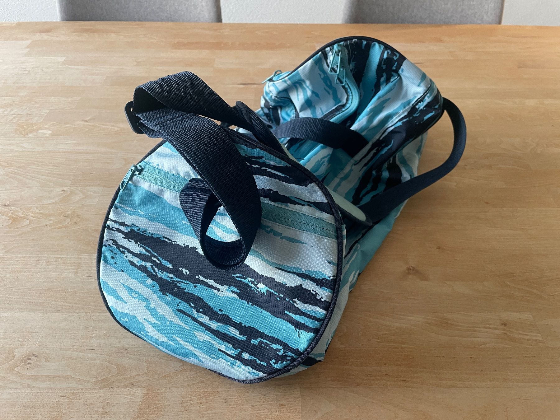 Adidas Borse: Schwimmtasche Adidas – Usato da Sursee venduto da Schriftgestalter 2