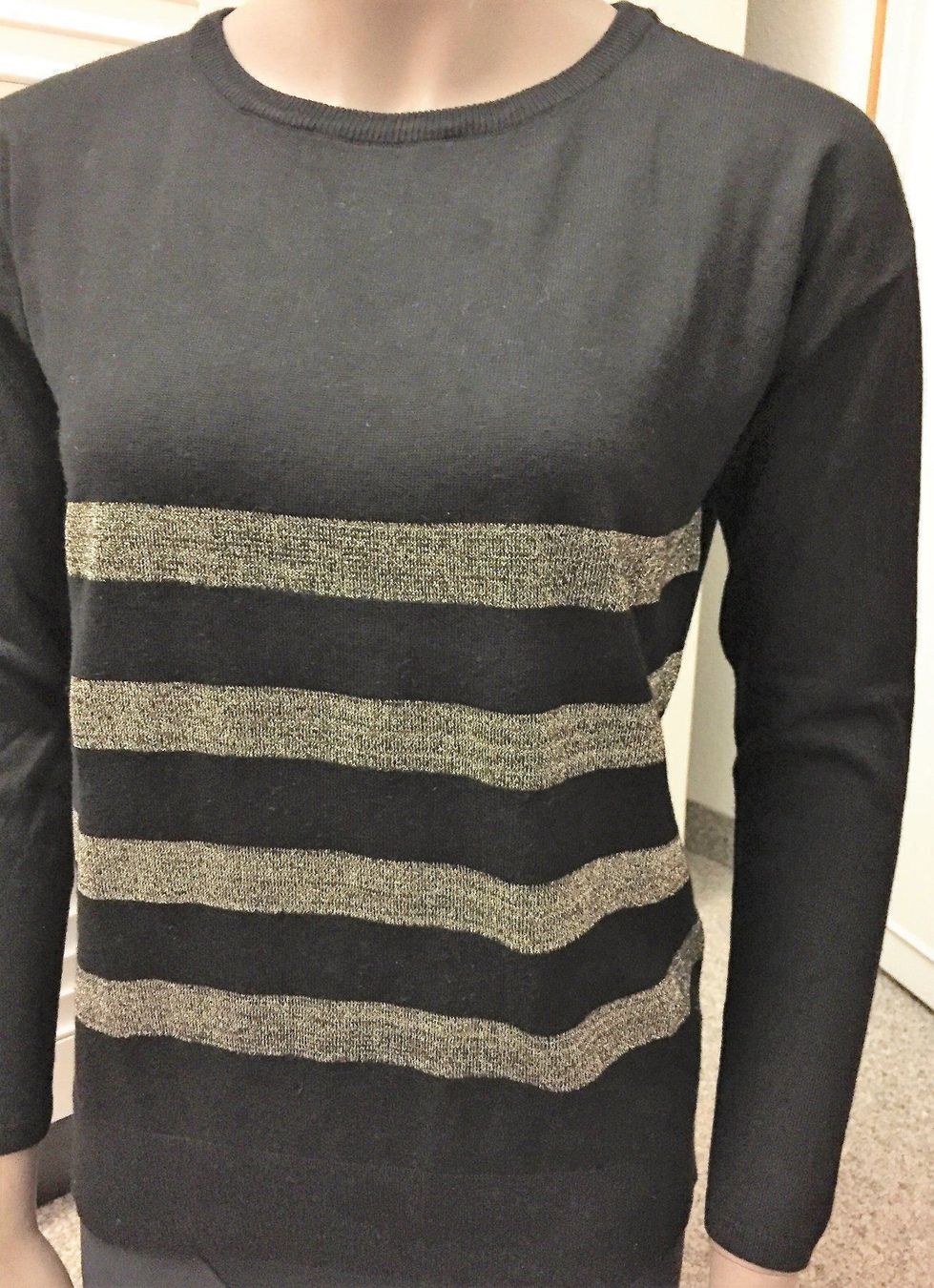 Maglioni & Felpe: Feinstrick Pullover schwarz, Lurexstreifen, GrS 36-38 – Usato da Adliswil venduto da eri.40 3