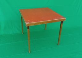 Klapptisch aus Holz, um 1960. 76 x 76 x 68 cm