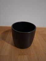 Schwarzer Blumentopf aus Keramik