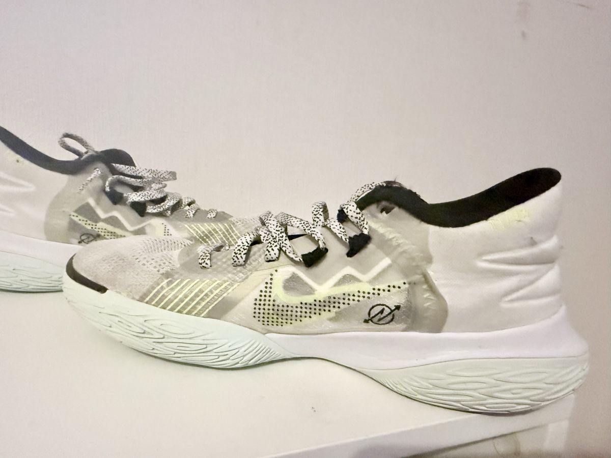 Nike Scarpe da uomo: Nike Kyrie, Chaussures de basket, taille 41 – Usato da Lausanne venduto da fynou 2