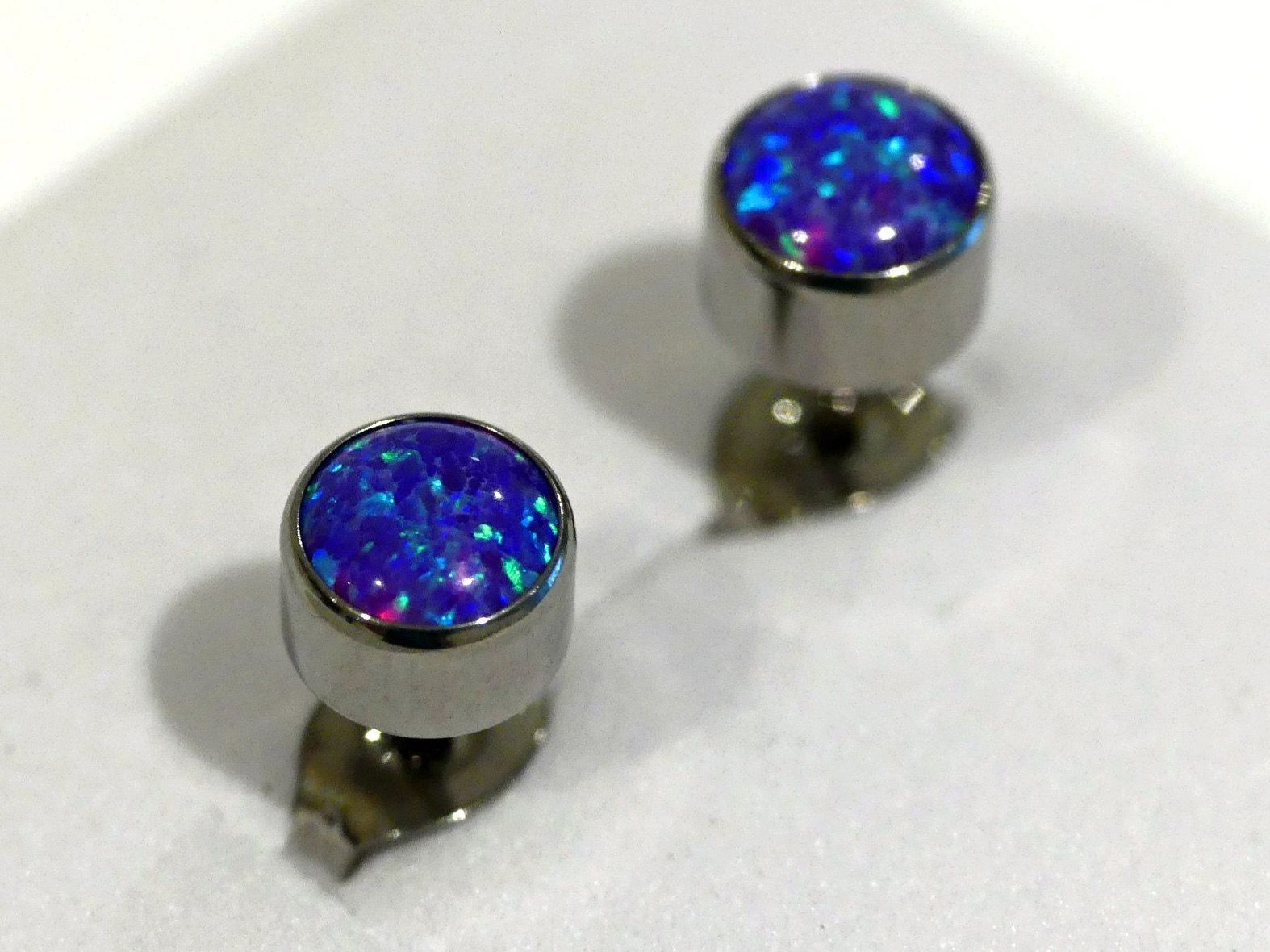 Orecchini pendenti & Orecchini a lobo: Ohrstecker aus Titanium mit Opal – Nuovo e nell'imballaggio originale da Matten b. Interlaken venduto da kero71 3