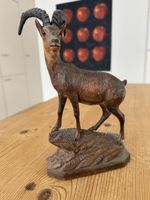 Handgeschnitzter Steinbock aus Holz - Bergzauber pur!