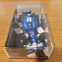 Red Bull Sauber Petronas C18 Formel 1 Modelauto Jean Alesi