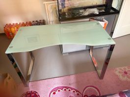 Schreibtisch mit Glasplatte 