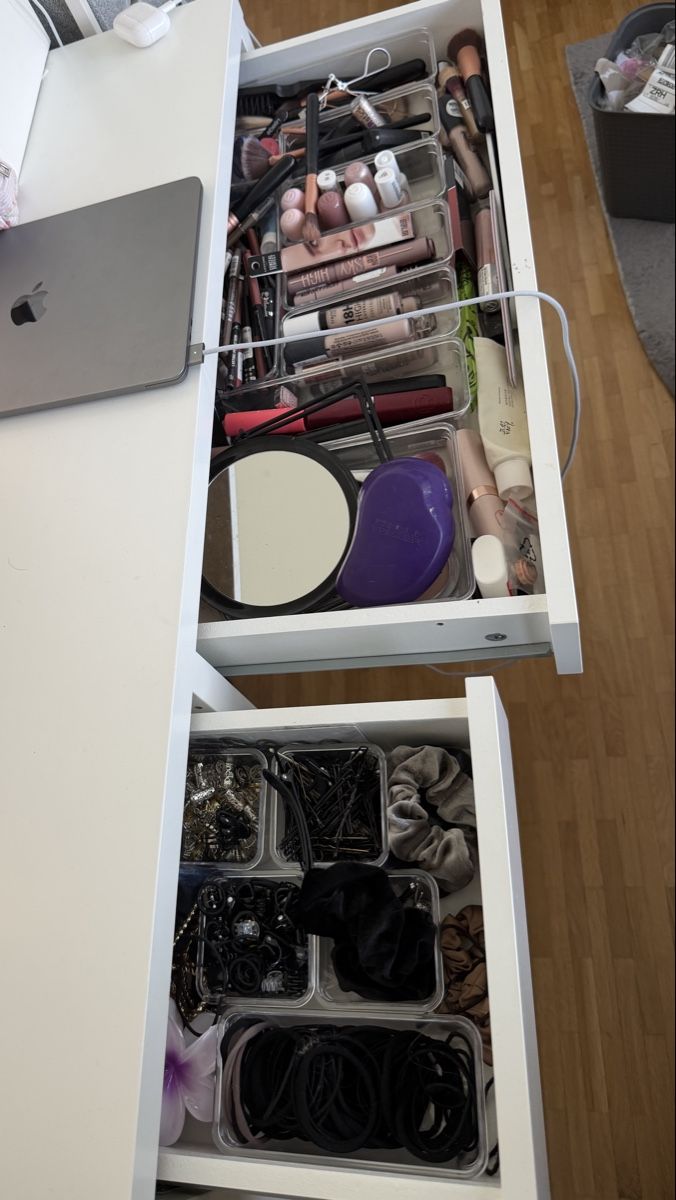 Scrivanie: Schreibtisch gebraucht  – Usato da Zürich venduto da selina_fashion 3