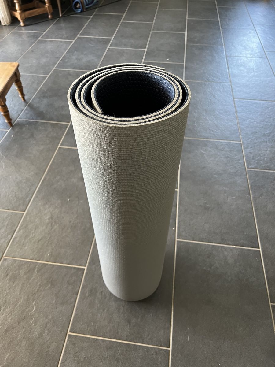 Bodenmatten: Yogamatte Manduka – Gebraucht aus Ettenhausen TG von Dawi