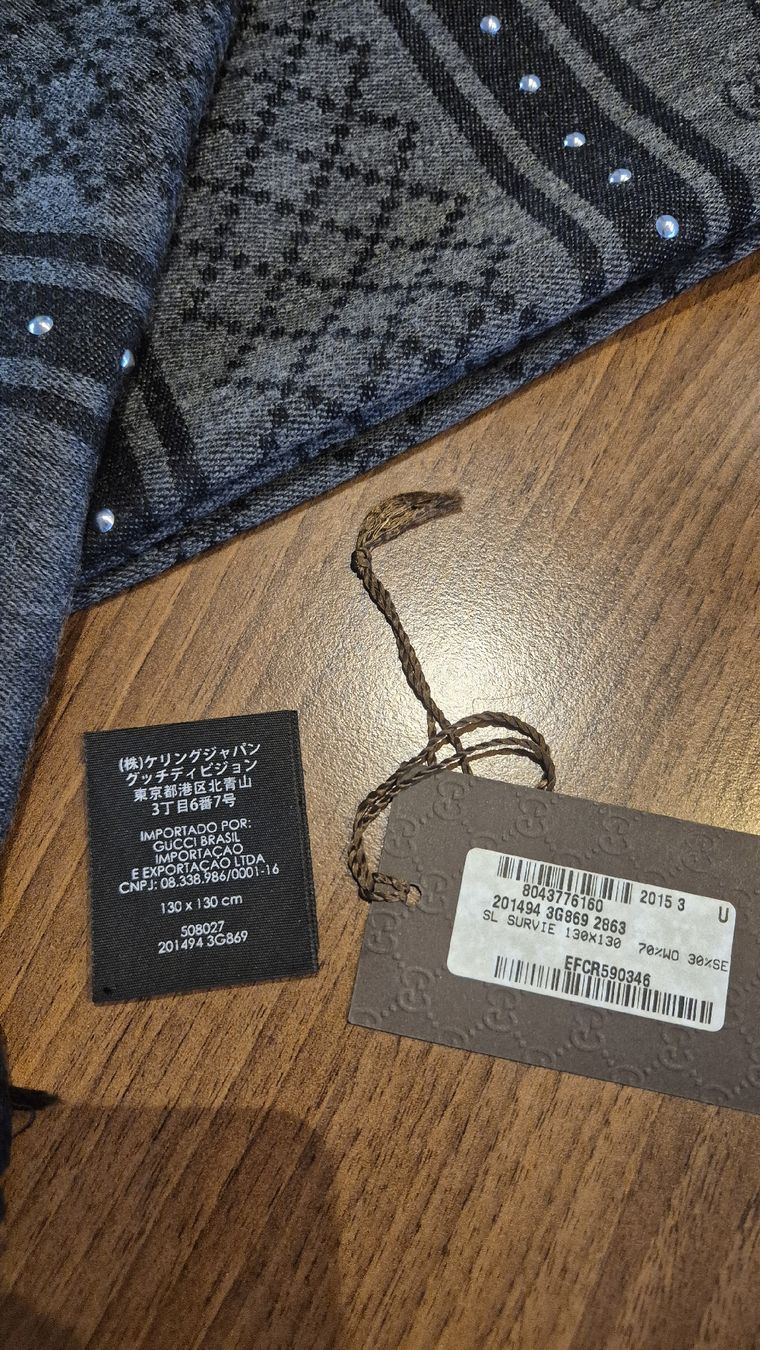 Gucci Foulard & Sciarpe: Gucci Tuch mit Studs – Usato da Oberentfelden venduto da Principessa75 5