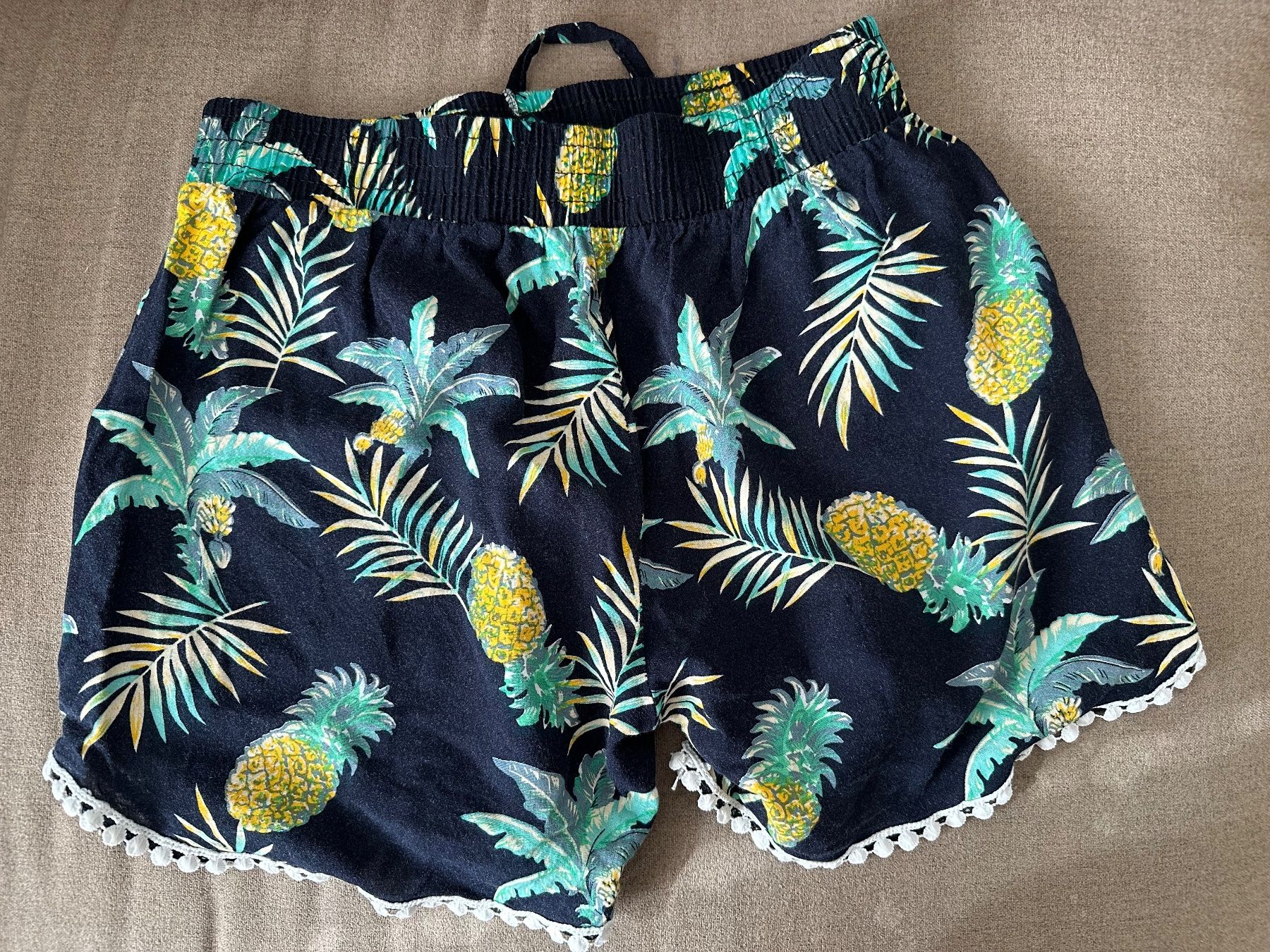 Pantalons: Ananas Damen-Shorts – D'occasion à Zürich par 72strandkorb 1