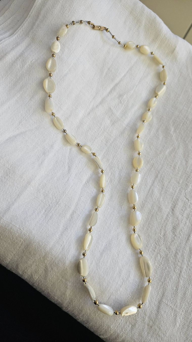 Catenine: Lunga collana colori chiari – Usato da Melano venduto da H-Sara