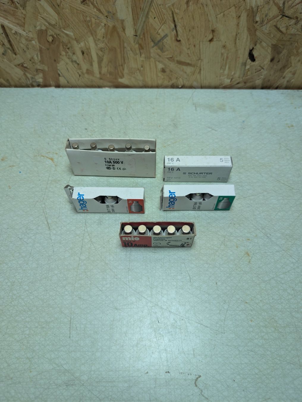 Componenti elettronici: Lots de fusibles – Usato da Portalban venduto da Deuxieme-vie 1