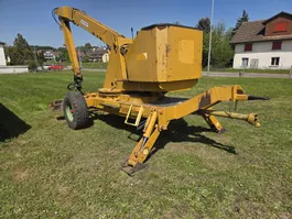 Grieser Kran mit Holzzange