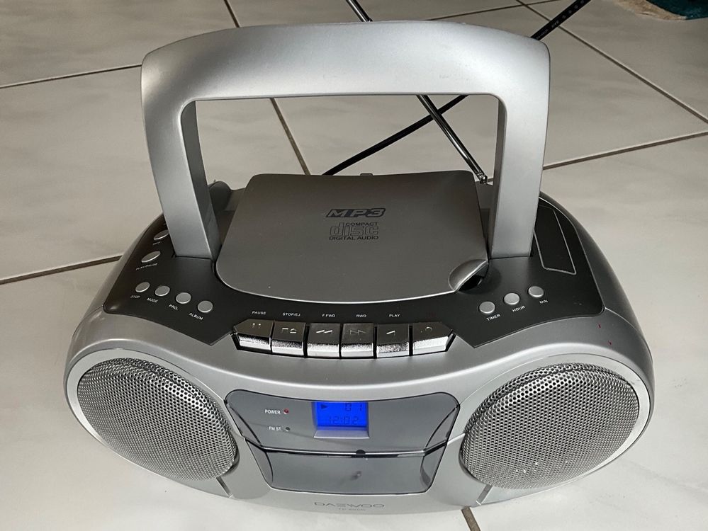 DAEWOO TP 605 G Tragbarer Radio mit CD/MP3Player Kaufen auf Ricardo
