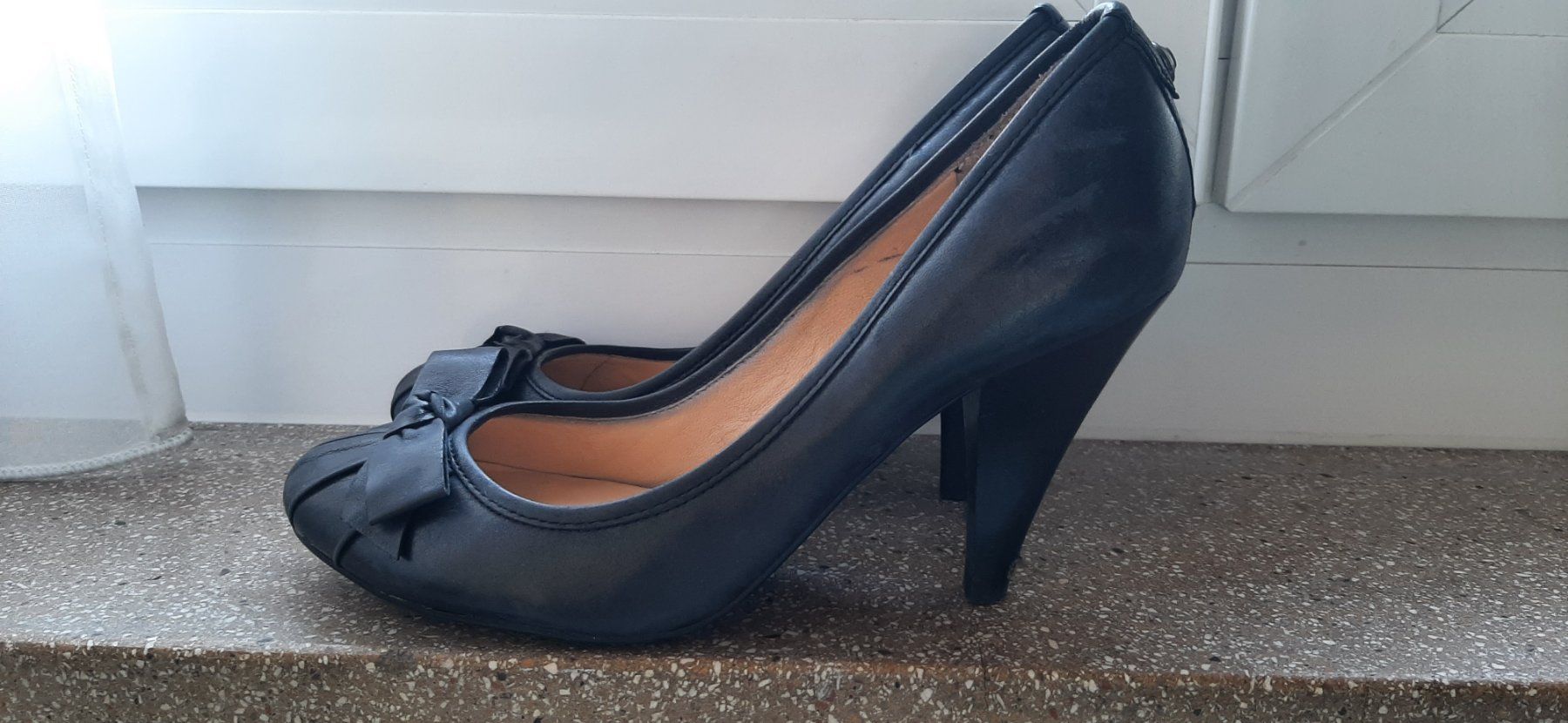 Guess Scarpe da donna: Décolleté Guess n.35 nere – Usato da Zürich venduto da Irene000