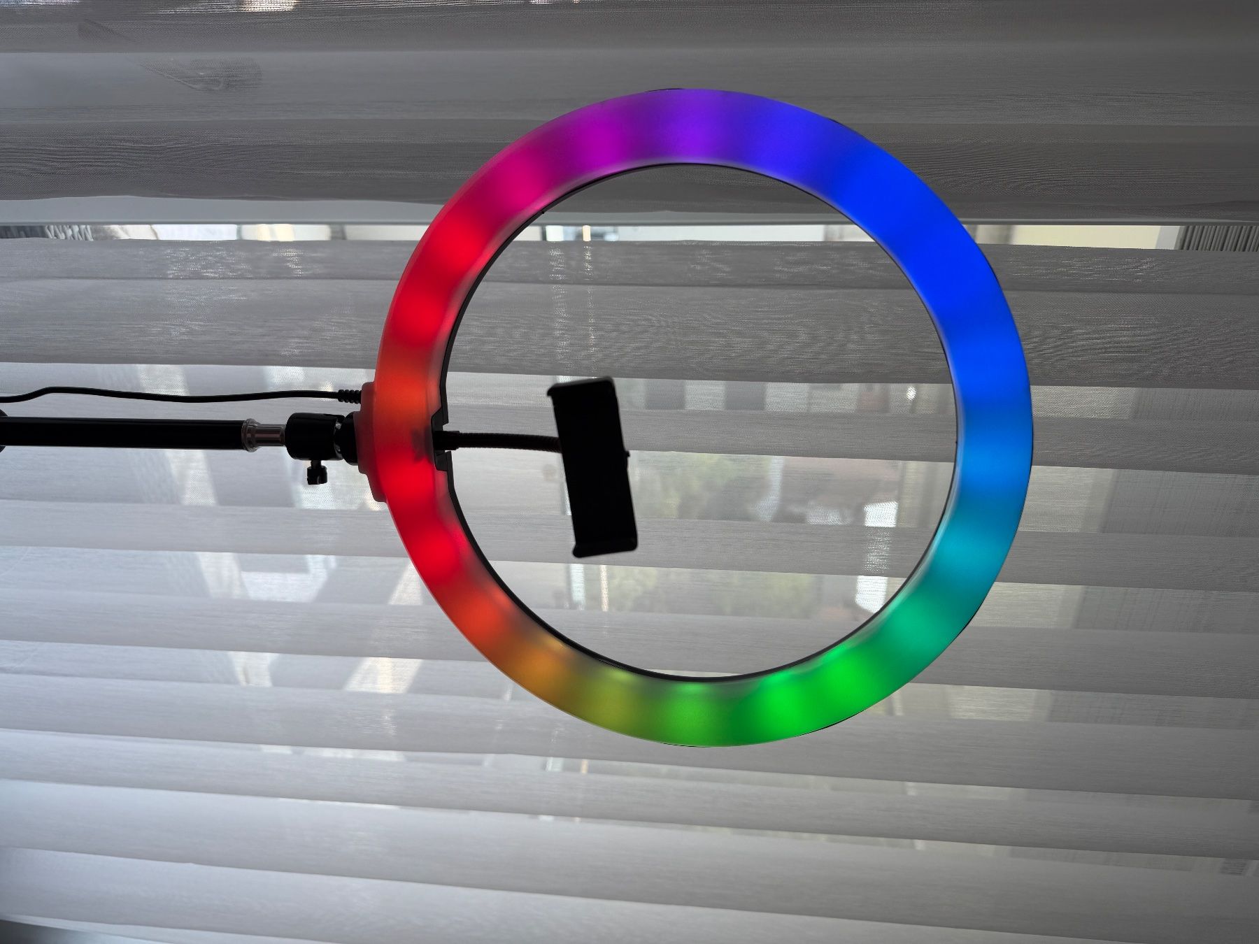 Lampade: Ringlicht RGB LED mit Smartphone Halterung neu – Usato da Winterthur venduto da dri_d8bb 2