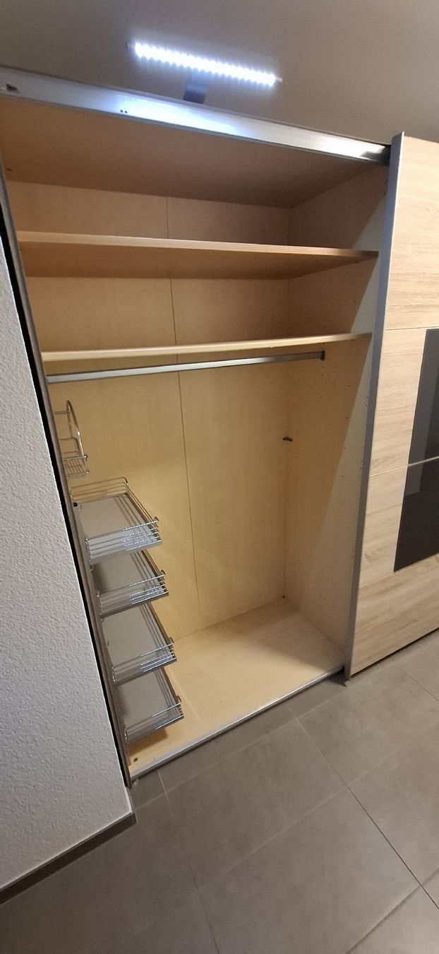 Armadi: Grosser Schiebetürenschrank – Usato da Interlaken venduto da sam_dp66 2
