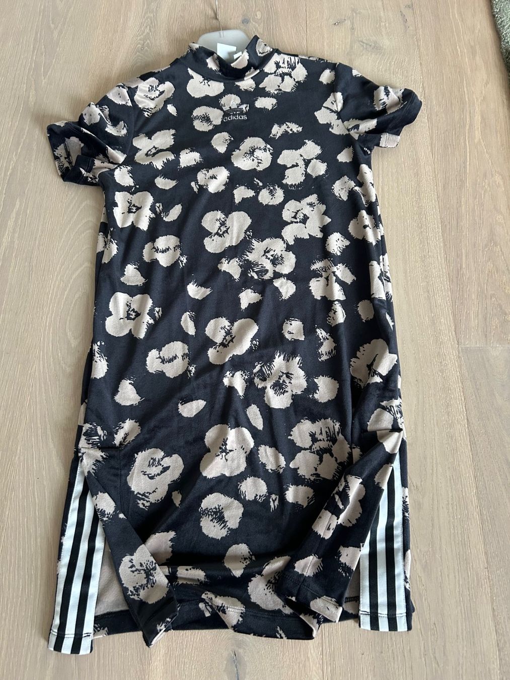 Adidas Vestiti: adidas Kleid Gr. XS – Usato da Oberwil-Lieli venduto da 2boll4u 3