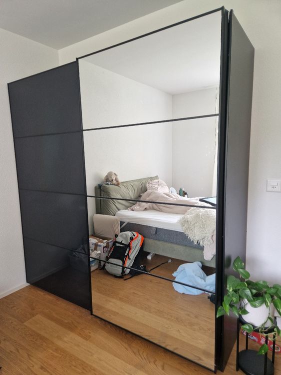 Ikea Pax Schrank mit Spiegeltür in dunklem Holz (Gebraucht) in Zürich ...