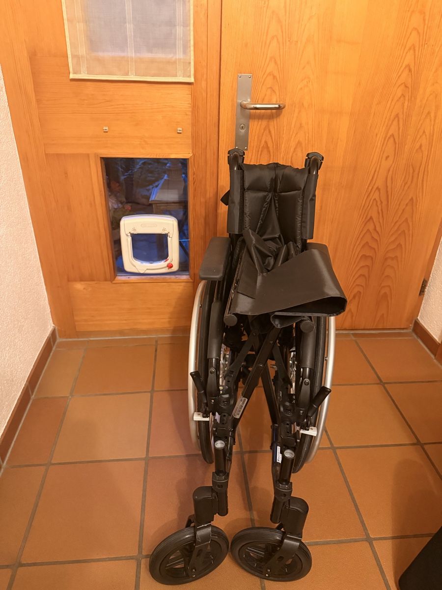 Sedie a rotelle: Rollstuhl Invacare Action 3NG Sitzbreite 45.5 cm – Nuovo (secondo la descrizione) da Winterthur venduto da Simu66 4