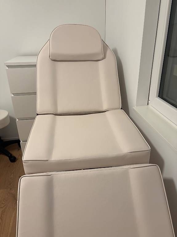 Gonser Lettini & sedie per cosmetici: Kosmetikliege Leder Beige – Usato da Amriswil venduto da che_2ssk 4