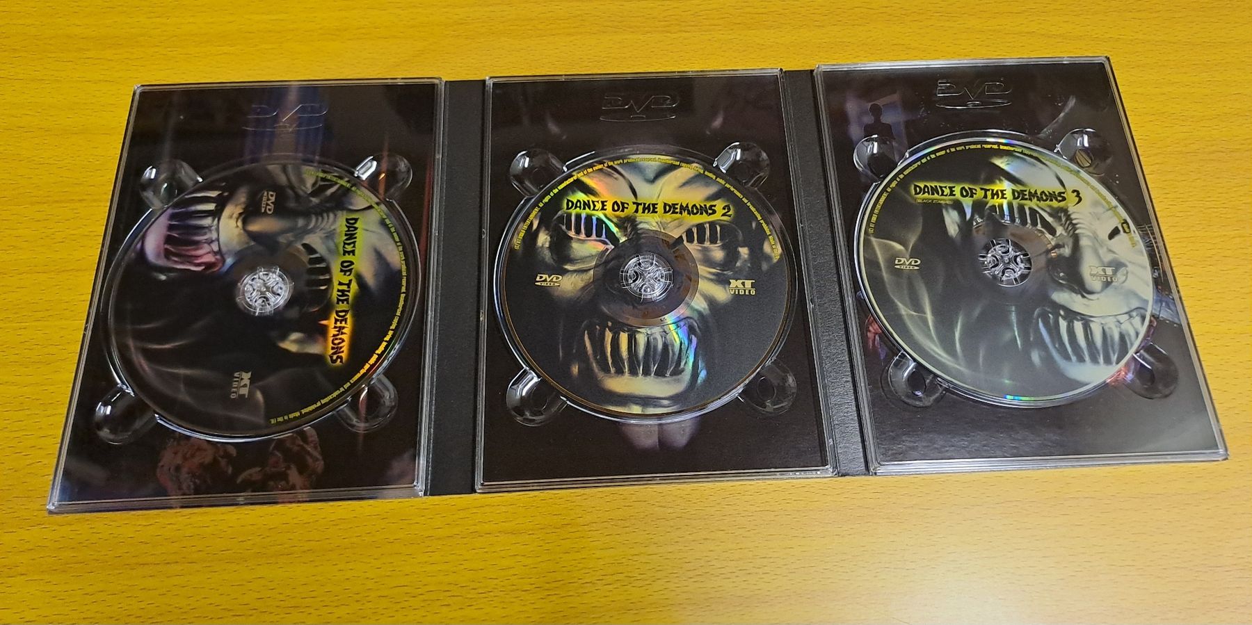 Alle DVDs: The Demons Trilogy – Neu (gemäss Beschreibung) aus Bünzen von Rtron 2