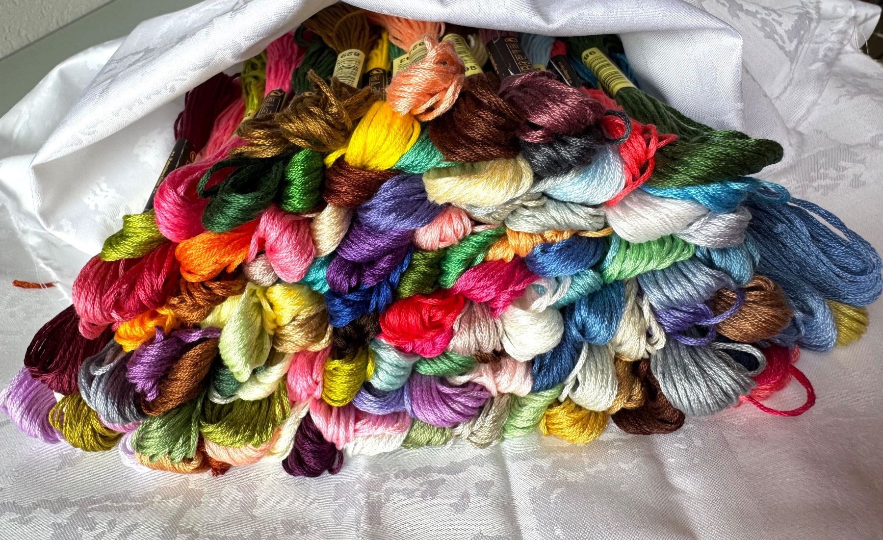Bastelsets: 100 x Garn Stickgarn  Regenbogen Farben    Weben Basteln – Neu und originalverpackt aus Leuggern von unico10 4