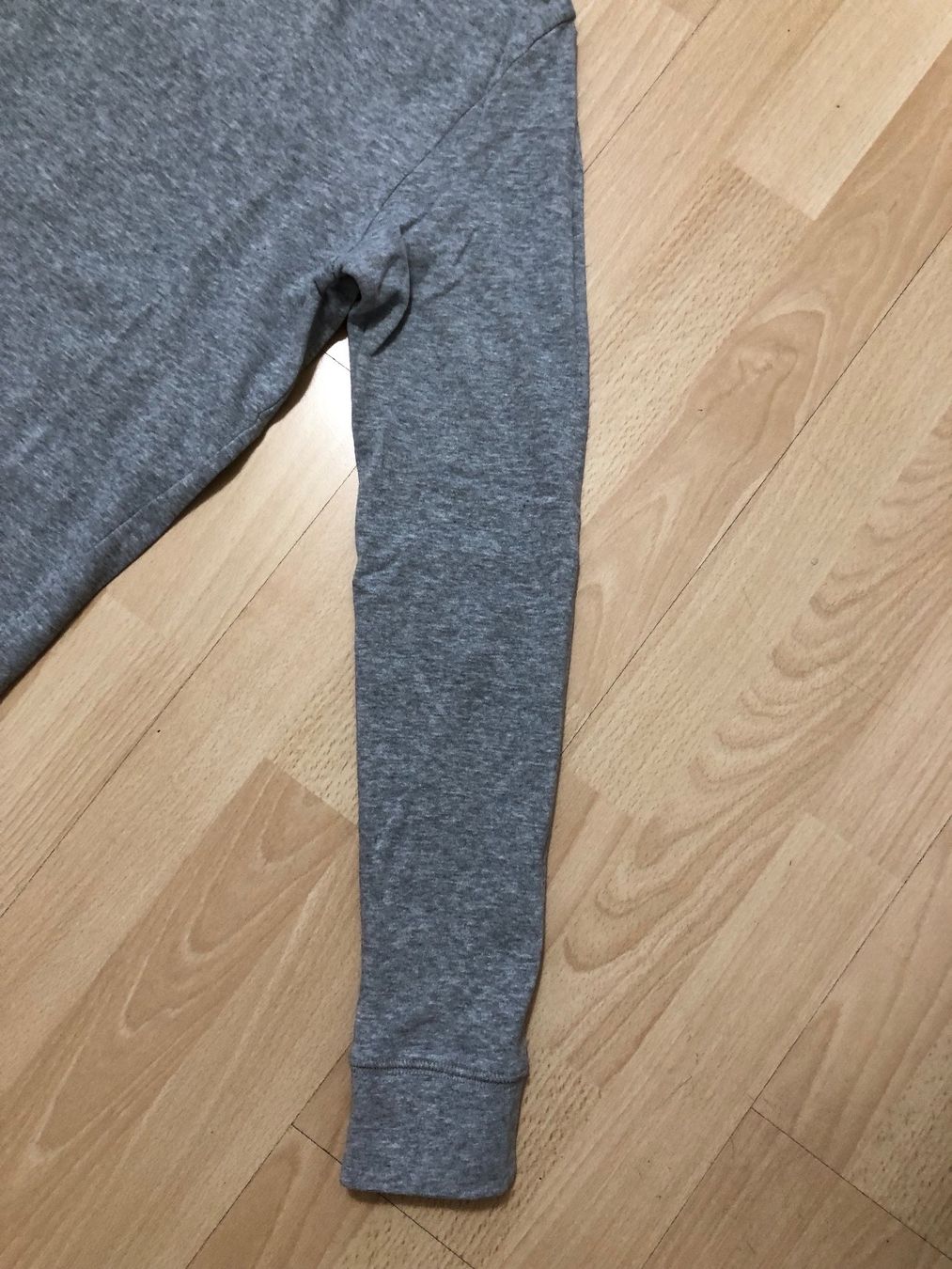 H&M T-shirt: H&M Sweatshirt Gr.S – Usato da Chur venduto da vicky7 5