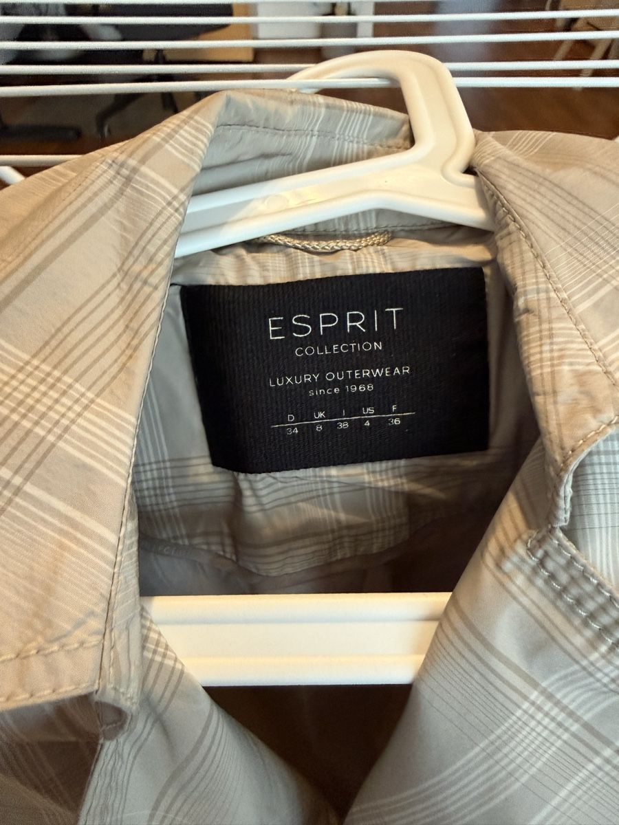 Esprit Giacche: Veste Esprit, taille 36, parfait état! – Usato da St-Sulpice VD venduto da elo_9ghs 1