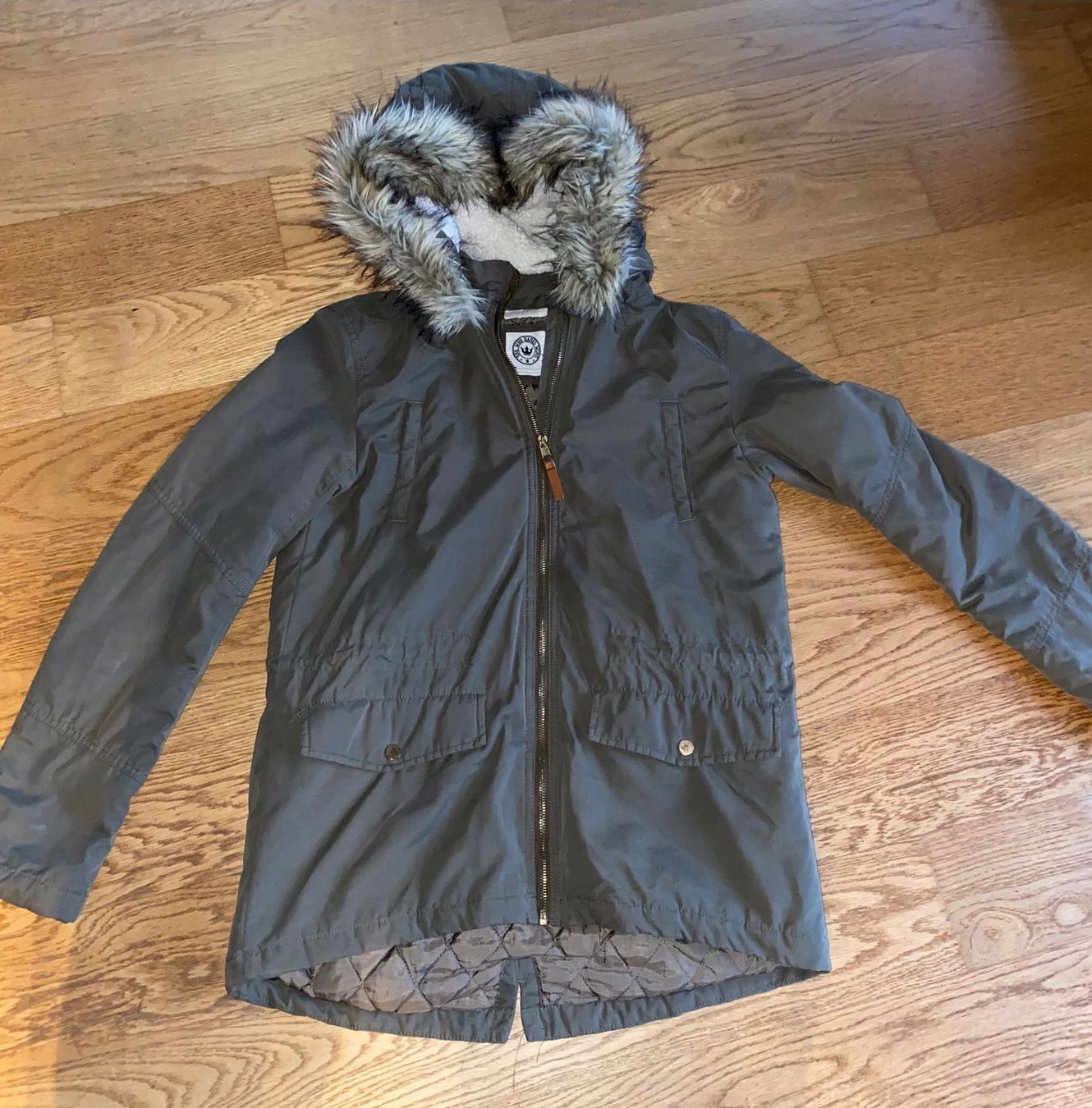 H&M Giacche & Cappotti: Winterjacke mit Kapuze Grösse 170 – Usato da Riedholz venduto da lenibeni03 7