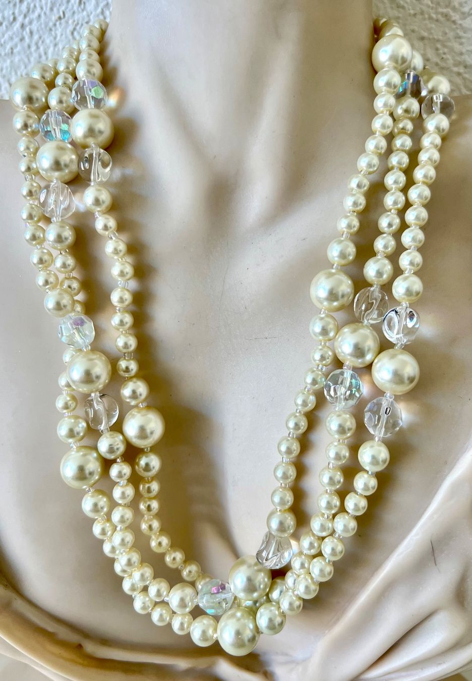 Catenine: Extra lange Perlenkette - 158 cm -  irisierende Kristalle – Usato da Ruswil venduto da artbyhand