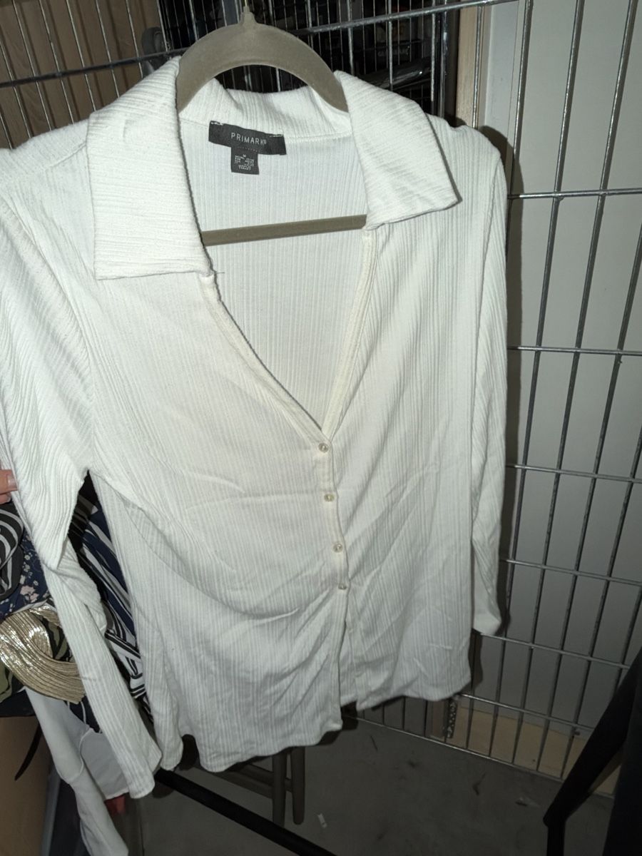 T-shirt: Damen Langarmshirt  – Usato da Biel/Bienne venduto da Peeeep10
