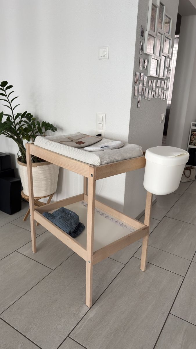 Ikea Tavoli da trucco: IKEA SNIGLAR Wickeltisch mit accesories – Usato da Wallisellen venduto da MicsN 1