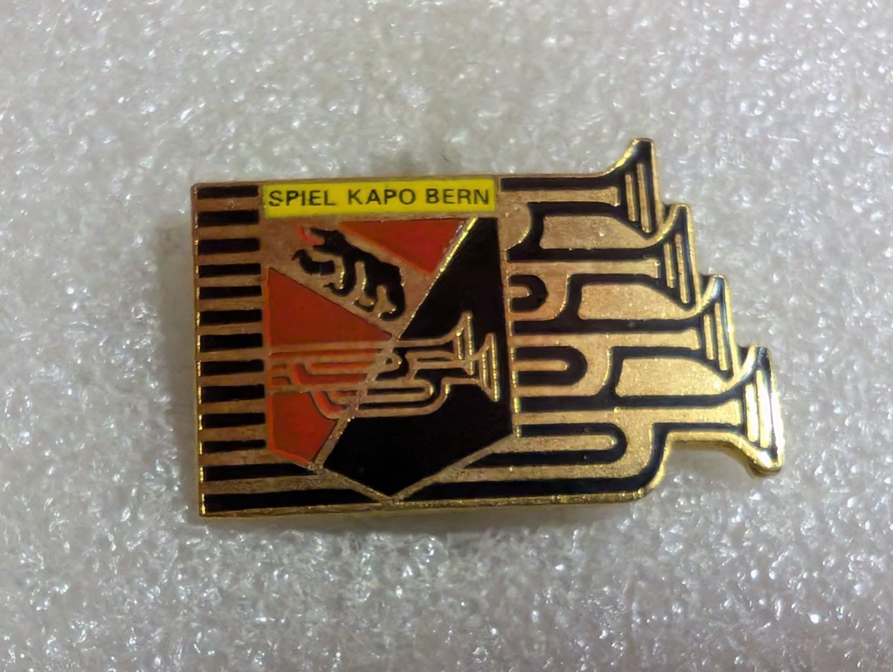 Placchette & Badge: Ansteckpin 195: Spiel Kapo Bern – Usato da Oppligen venduto da Pin-Fall-Shop