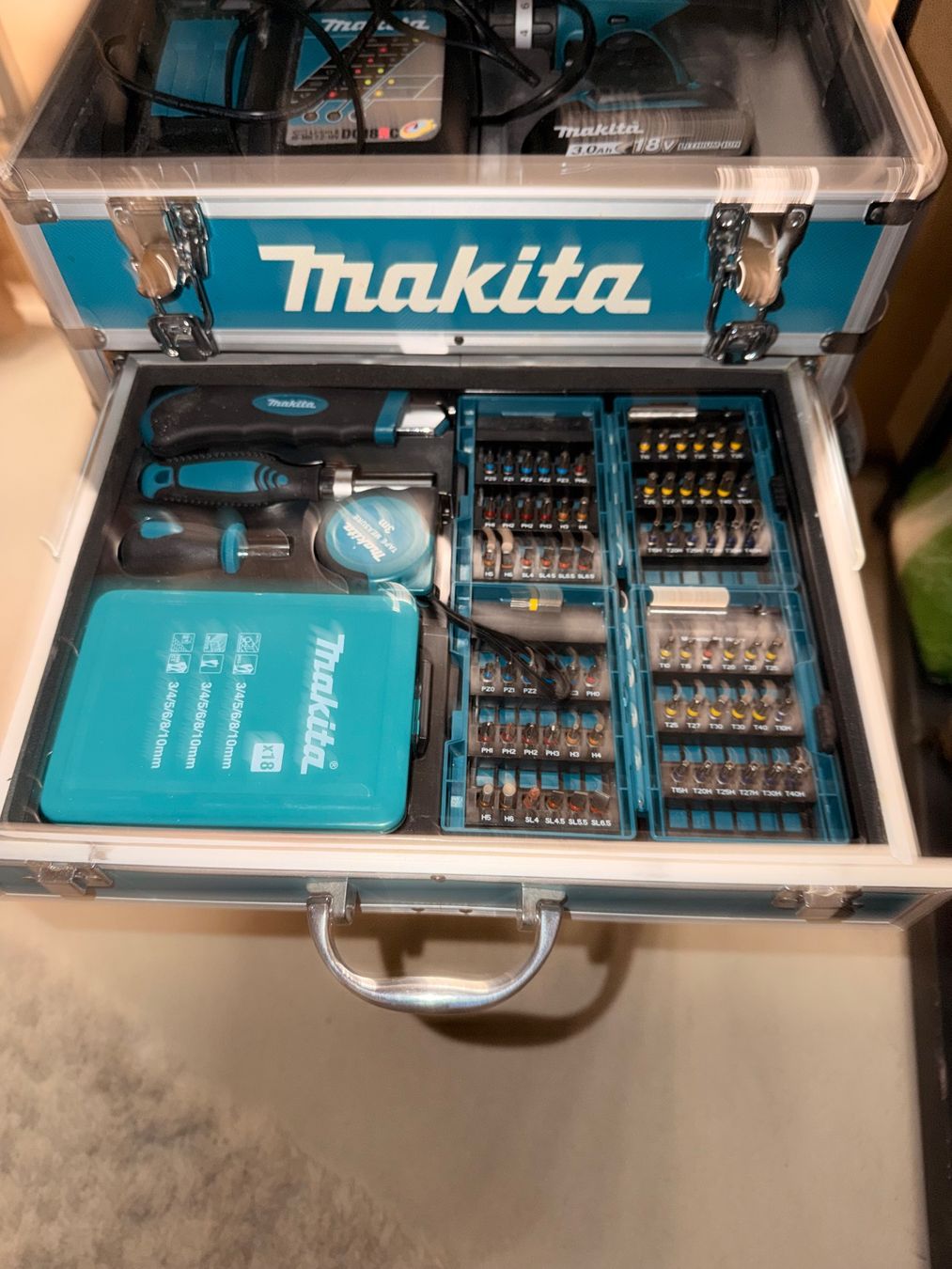 Makita Tutti gli attrezzi: Makita – Usato da Kloten venduto da and_t252 1