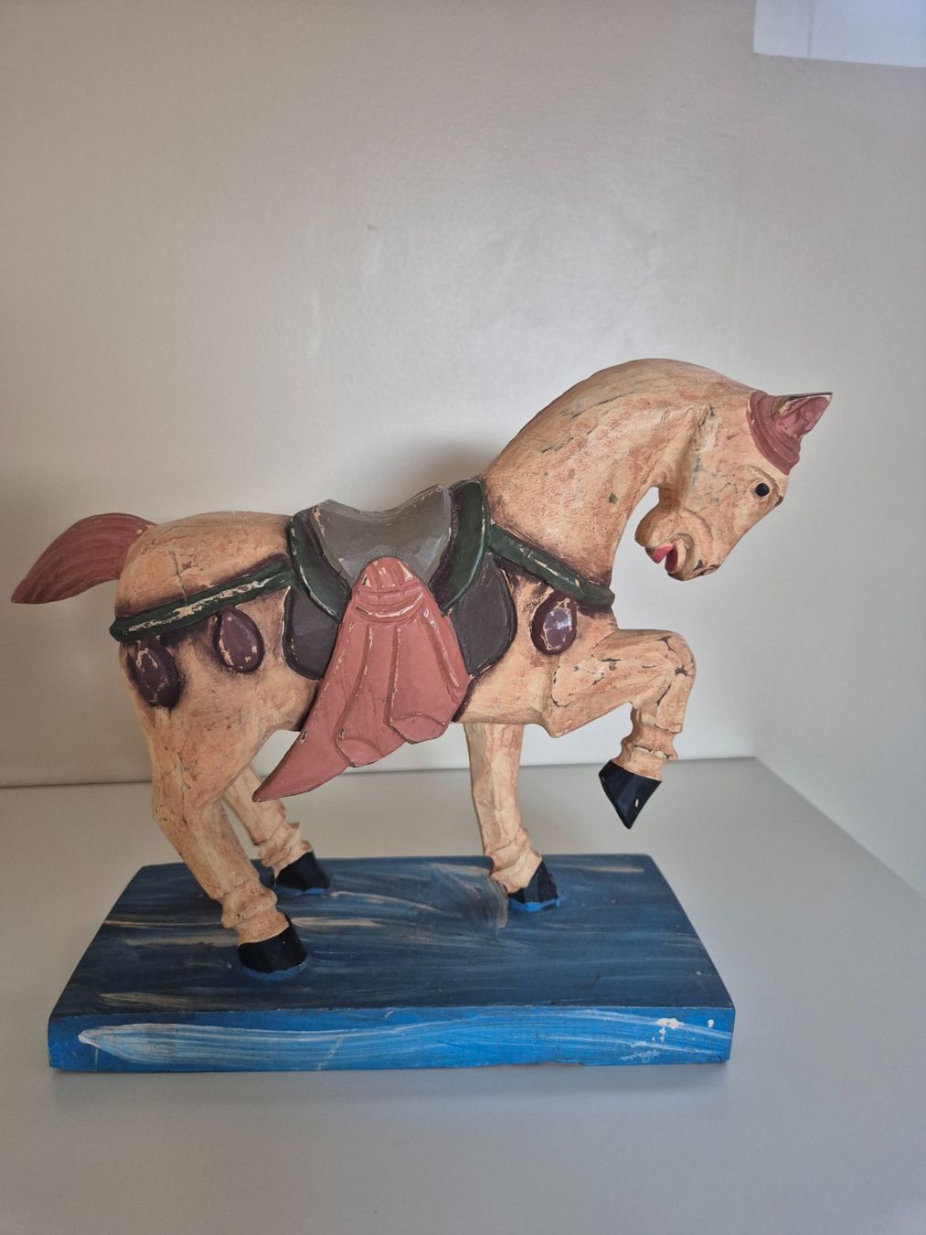 Figuren: Holzpferd mit Sockel handbemalt – Gebraucht aus Dietikon von grafad 2