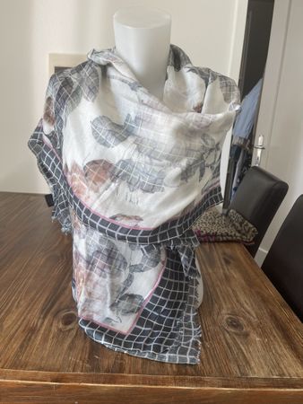 Écharpe Estelle Germany 80% Modal 20% Soie motif floral