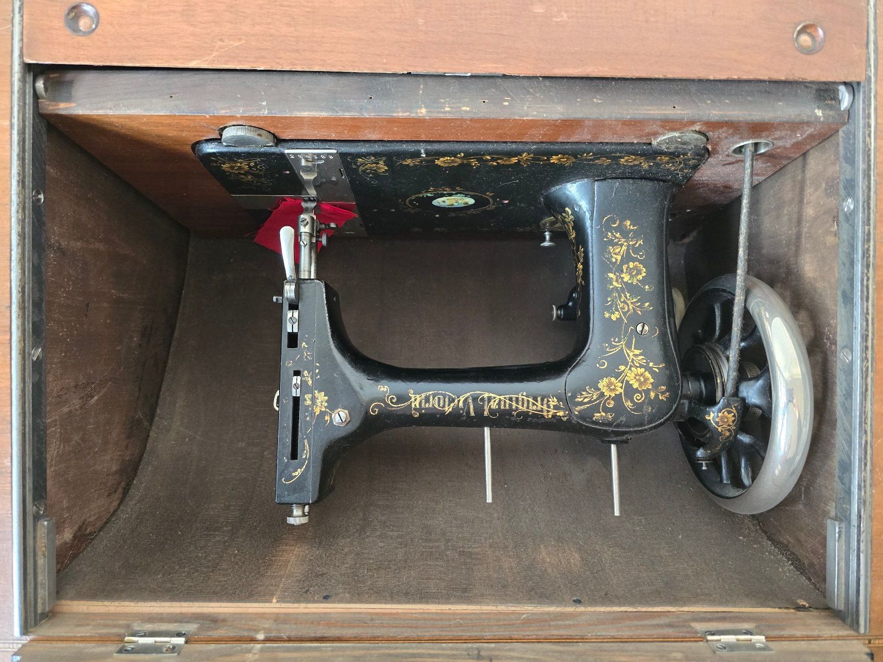 Victoria Macchine da cucire: Machine à coudre "Original Victoria", avec mode d'emploi – Usato da Genève venduto da ism_k9ln 2