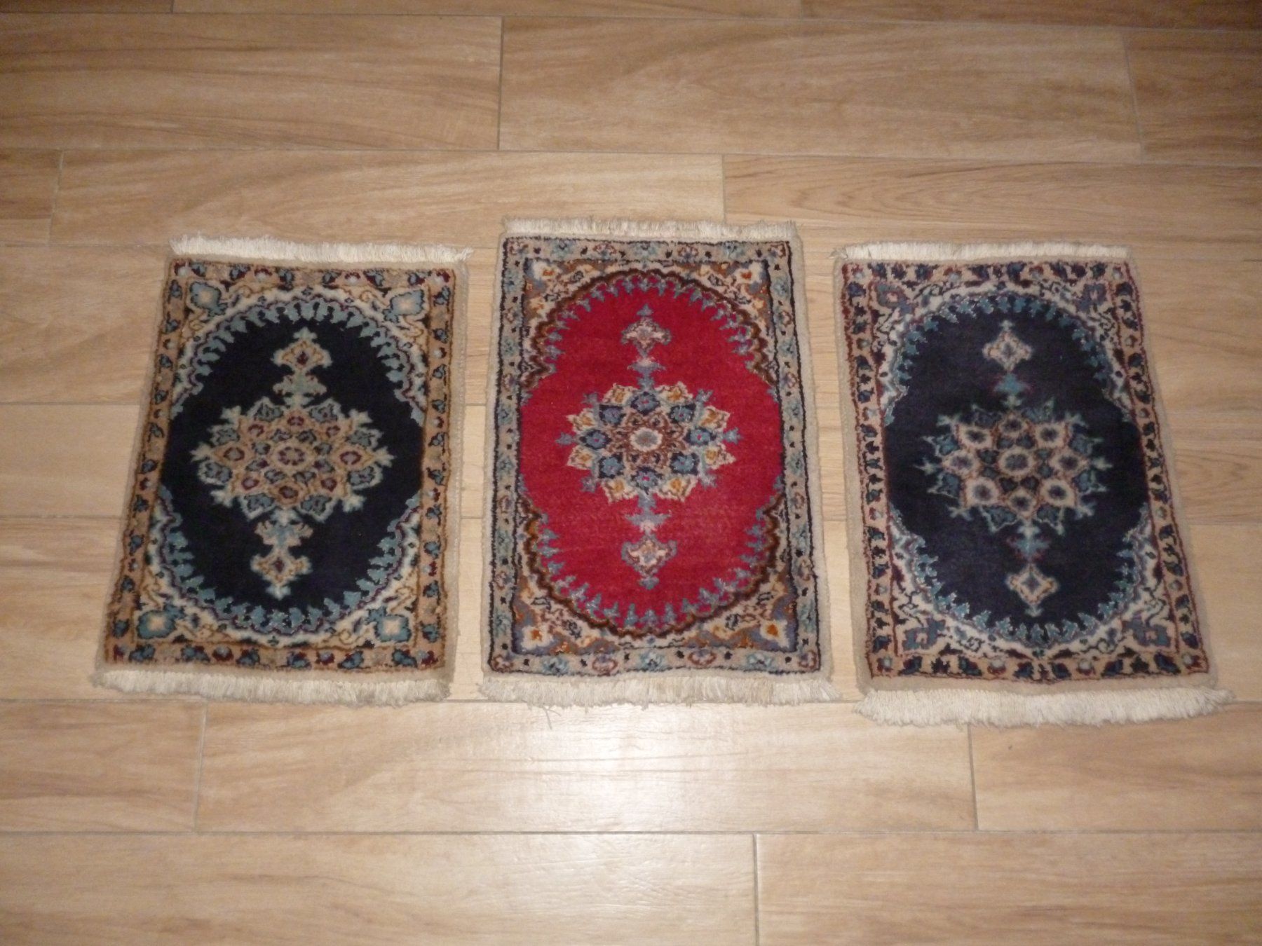 Tapis: 3 Tapis – D'occasion à les geneveys sur coffrane par chollet1983