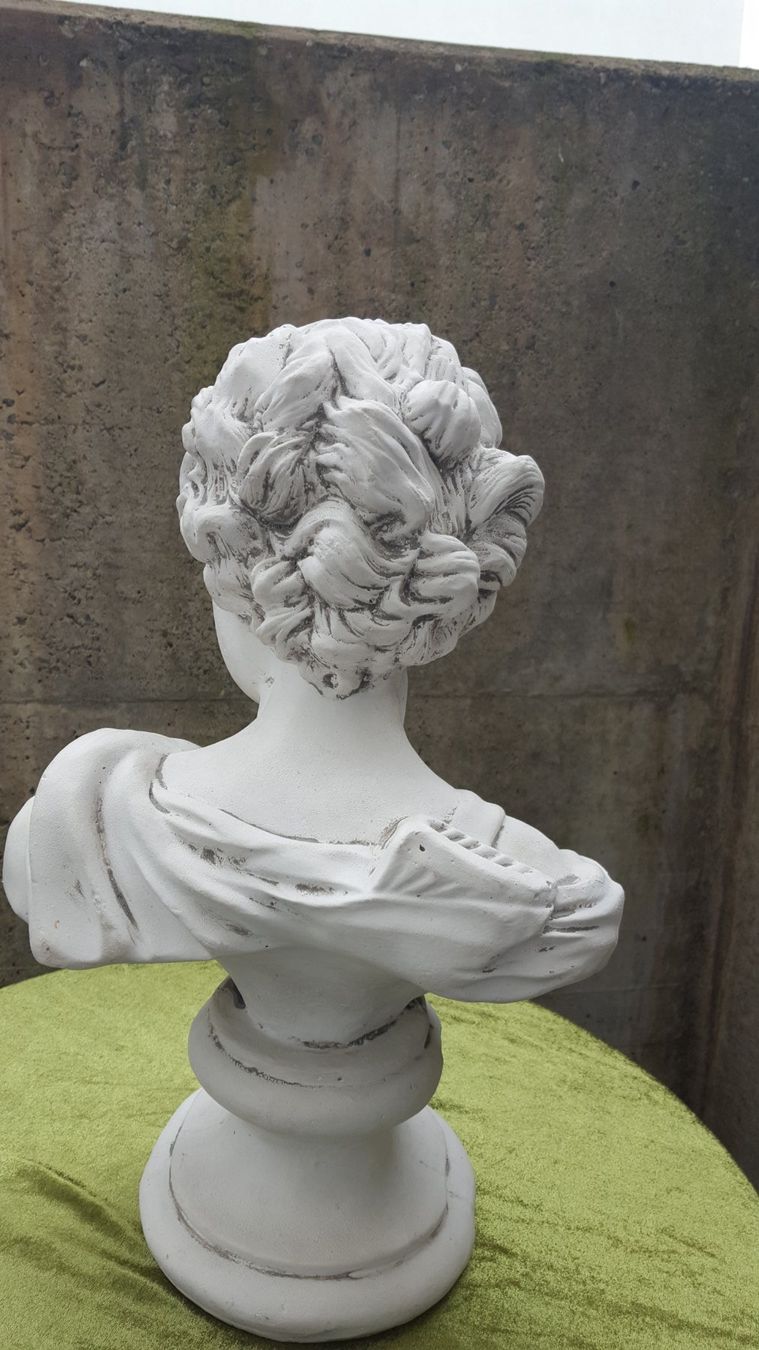 Sculture & Statue: Frauenbüste aus Beton – Usato da Reinach venduto da 3Guggerli 3
