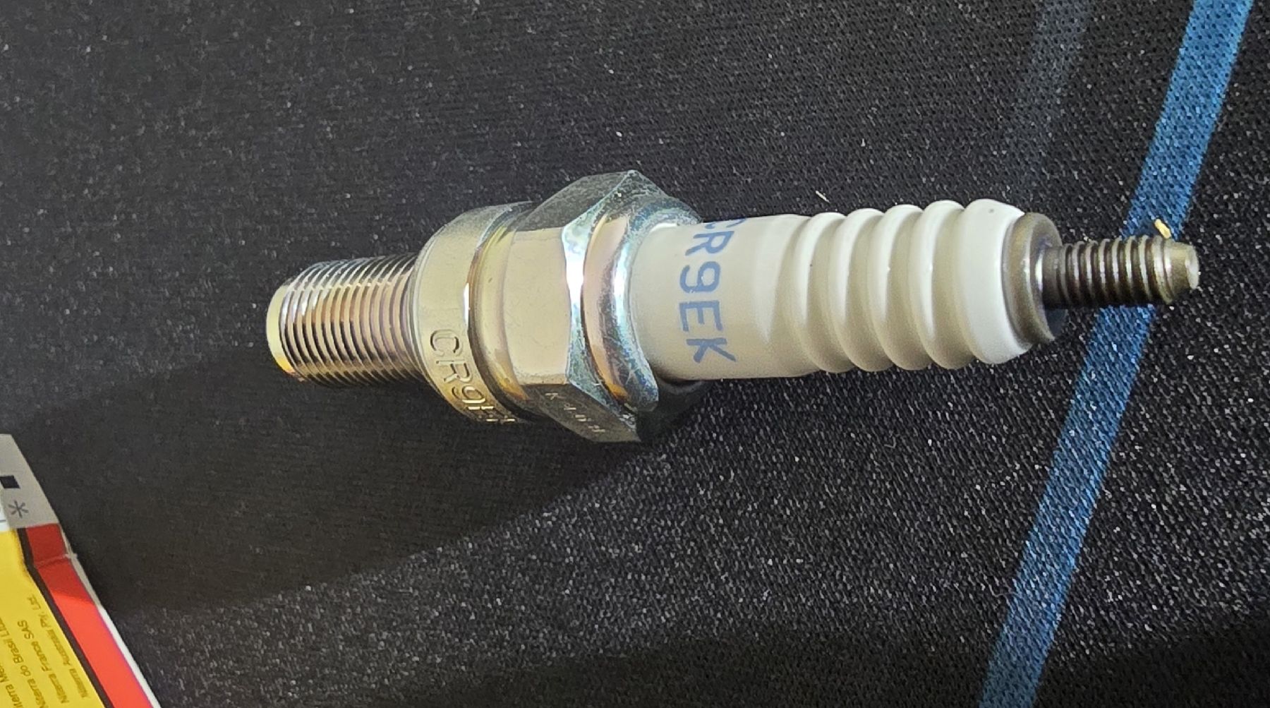 Mofa-Ersatzteile: NGK Zündkerze CR9EK – neu – Neu und originalverpackt aus Wangs von Restposten.Garage 6