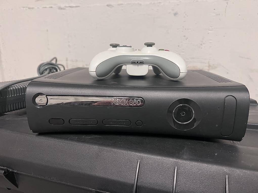 Consoles: Xbox 360 Console – D'occasion à Spreitenbach par env_tk78 2