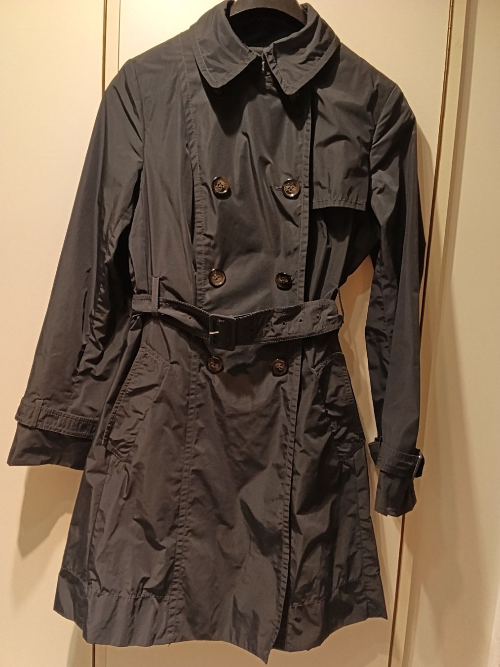Max Mara Cappotti: Weekend Max Mara trench-coat, 36/S, imperméable, navy – Usato da Neuchâtel venduto da Virgule50 1