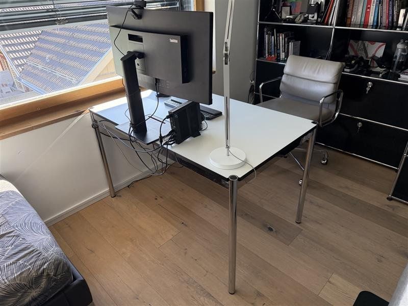 USM Scrivanie: USM Schreibtisch  125x75cm weiss – Usato da Männedorf venduto da alemmle 1
