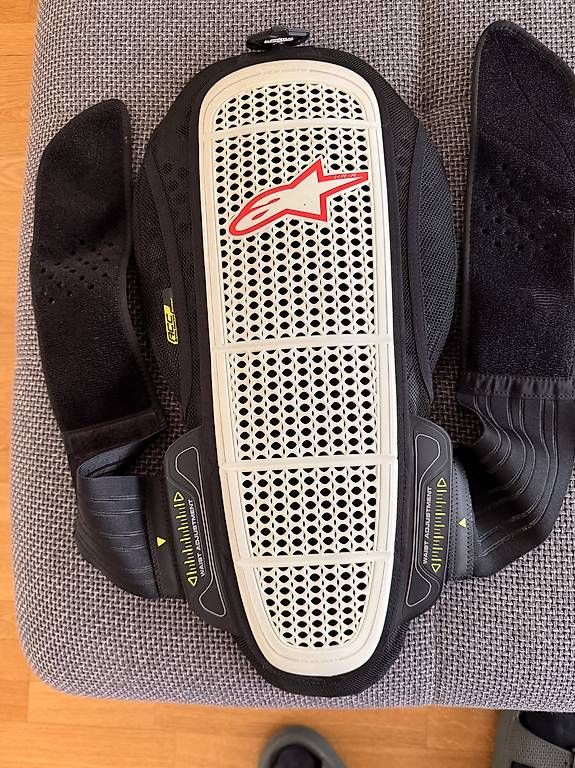 Protezioni & Imbottiture: Rückenprotektor Alpinestars  – Usato da St. Moritz venduto da fgu_z8vn